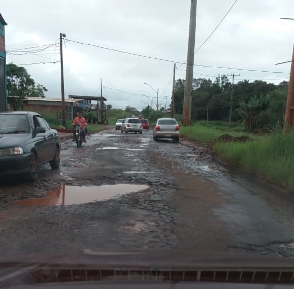 Bacheo aún no tapó enormes pozos de avenida Julio César Riquelme - ADN Paraguayo