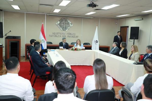Ejecutivo llevó reconocimiento al trabajo de fiscales anticorrupción