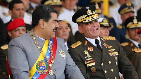 Maduro se muestra con militar que conspiró para derrocarlo y arengó: “Ha llegado la hora de combatir”