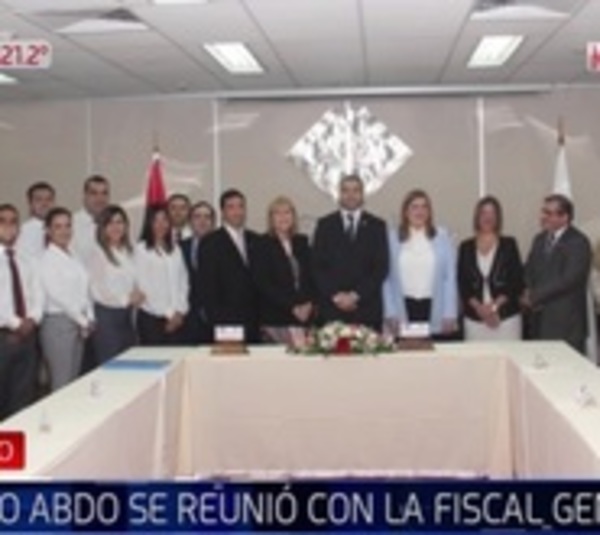 Mario Abdo visita sorpresivamente Fiscalía para felicitar operativos - Paraguay.com