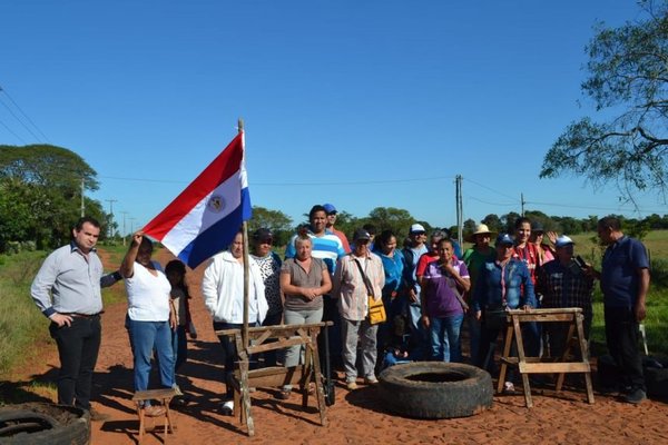 Cierran calle vecinal en San Juan Bautista | Paraguay en Noticias