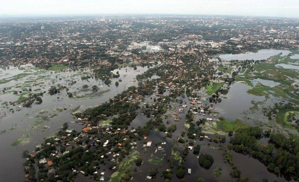 HOY / El río Paraguay está bajando pero aún mantiene nivel crítico