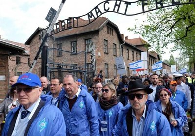 Unos 10.000 jóvenes recuerdan en Auschwitz a víctimas del Holocausto - Internacionales - ABC Color