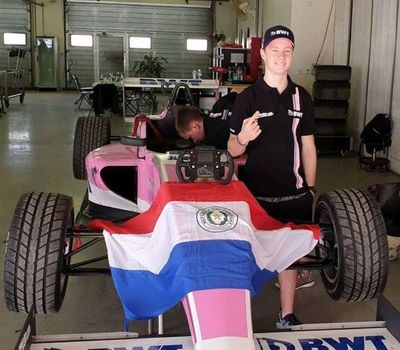 Con talento y destreza, adolescente piloto de carrera se destaca en la Fórmula 4 - Periodismo Joven - ABC Color