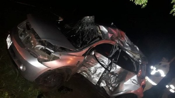 Mueren 4 personas tras chocar contra un árbol