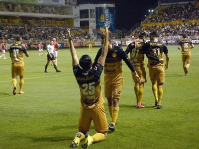 Los Dorados de Cristian Báez reciben a San Luis por el ascenso