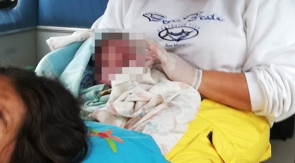 Beba nació en ambulancia de los bomberos