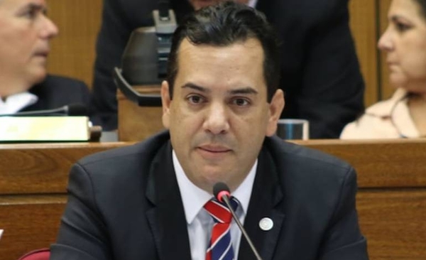 Algo huele mal y senadores postergan estudio de tierras de Antebi Cue | Paraguay en Noticias