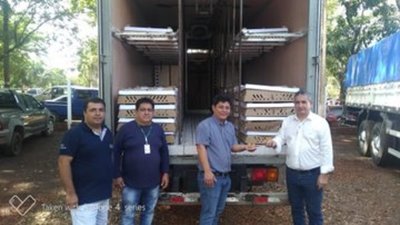 Benefician con entrega de aves de corral a productores de Yguazú - ADN Paraguayo
