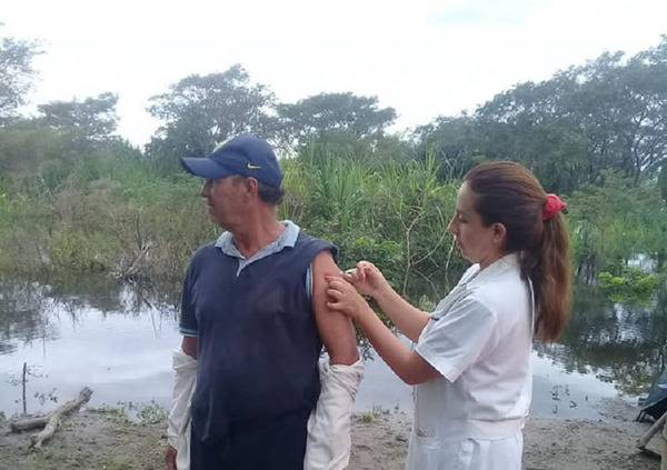 Familias afectadas por inundación reciben atención médica en Ñeembucú - ADN Paraguayo