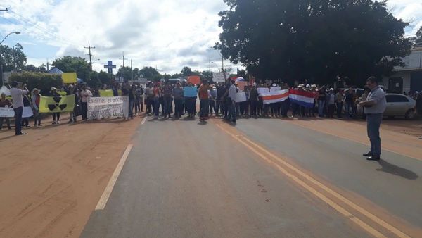 Cierran ruta III en reclamo de trabajo en Santa Rosa del Aguaray | Paraguay en Noticias 