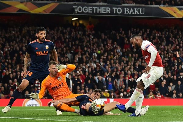 Arsenal y Chelsea sacaron ventaja en semis de la Europa League