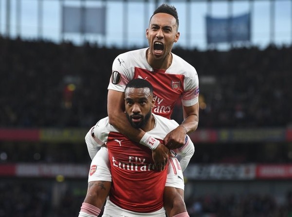 Arsenal supera a Valencia en semifinales de Europa League