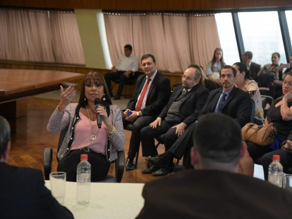 Amarilla: Con hostigamientos, Bogado consiguió cargo para niñera en Itaipú | Paraguay en Noticias