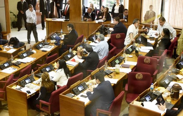 Propuesta de homenajear a Calé espantó a senadores - Edicion Impresa - ABC Color