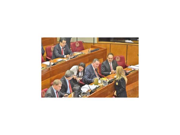 Colorados impiden que Ayala asuma en reemplazo de Payo