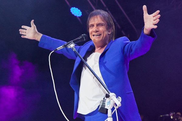 Luego de cuatro años, regresa Roberto Carlos al país