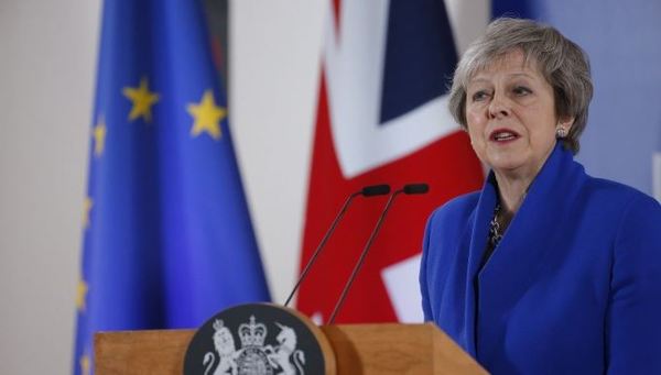 Políticos y activistas piden la dimisión de Theresa May | .::Agencia IP::.