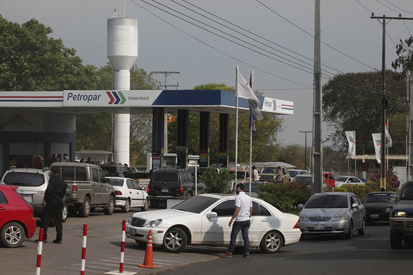 Petropar estaría vendiendo su combustible a emblemas privados para apurar suba