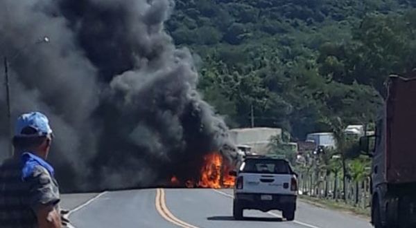 Se incendia camión en Yaguarón | Paraguay en Noticias 