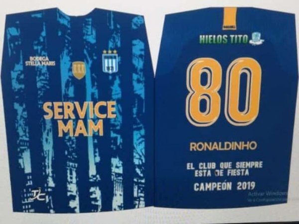 Un pajarito contó que Ronaldinho viene a Independiente de Barrio Obrero