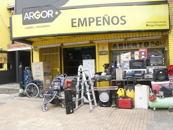 Empeñan hasta el carrito de la "bendición"