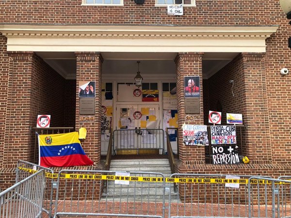 Crisis de Venezuela se siente en su embajada en Washington