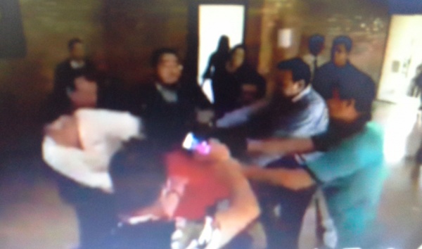A los golpes en pasillos de la Junta Municipal de CDE - ADN Paraguayo