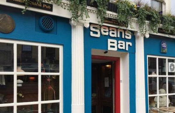 El bar más antiguo de Europa abrió en la Edad Media y así luce en la actualidad - C9N