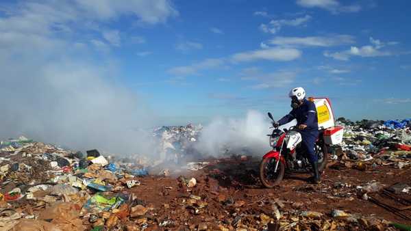 Con motofumigadoras llegan a sitios de difícil acceso para eliminar criaderos - ADN Paraguayo
