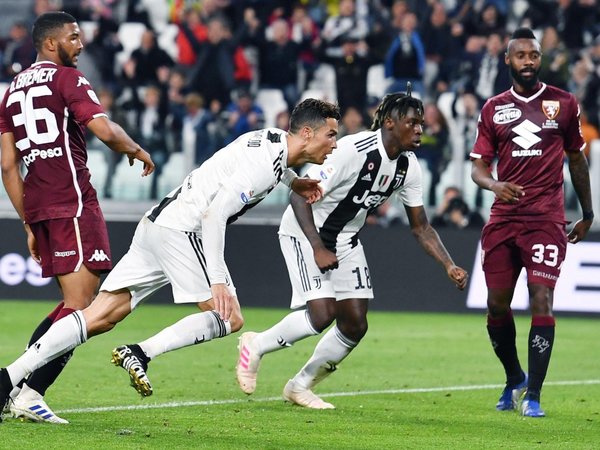Cristiano empareja el derbi de Turín