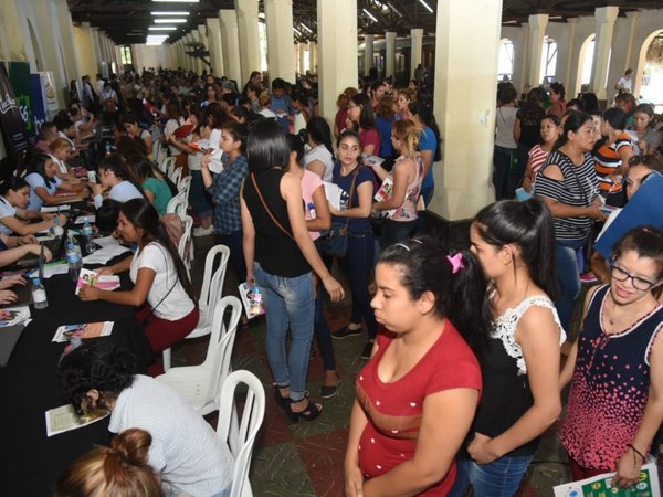 Anuncian más de 2.000 nuevos empleos en diferentes puntos del país