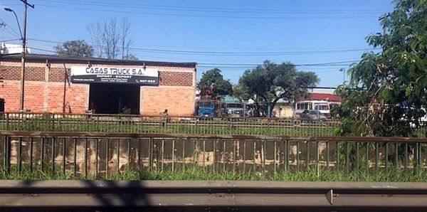 Importador de usados movió US$ 5 millones pero tiene dos empleados - Edicion Impresa - ABC Color