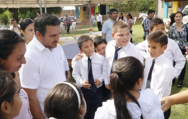 Paraguay invierte apenas 1.000 dólares por alumno - Edicion Impresa - ABC Color