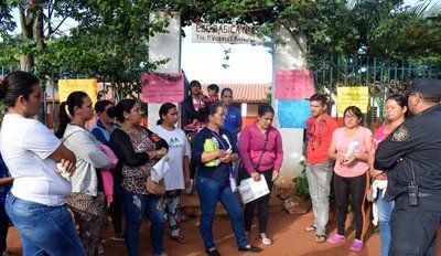 Rechazan cambios en escuela - Edicion Impresa - ABC Color