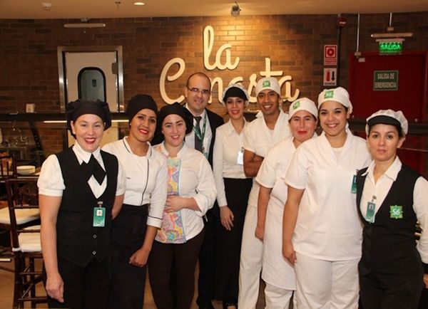 Mundi Mark inauguró su patio de gastronomía