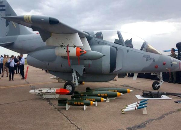 Ministro de Defensa niega la compra de 6 aviones