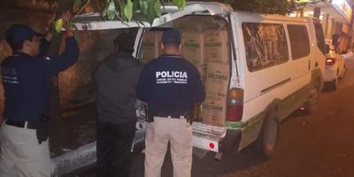 Incautan camión con vinos y aceites de contrabando