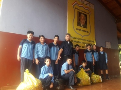 Con reciclaje, construirán un caminero ecológico - ADN Paraguayo