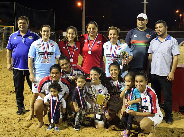 Nacional es el monarca en Fútbol de Playa Femenino - ADN Paraguayo