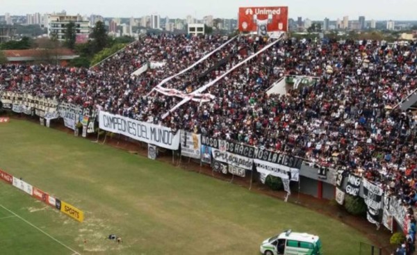 Fiesta franjeada en el Este en busca del "Tri"