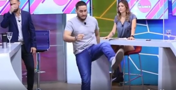 El Periodista César Trinidad Mostró Sus Curiosos Pasos De Baile