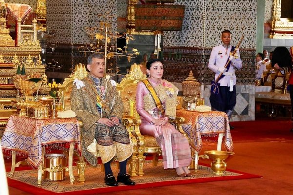 Suthida, de azafata y guardaespaldas a reina de Tailandia - Internacionales - ABC Color