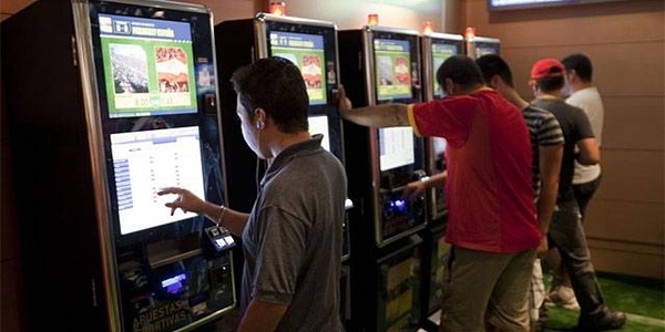HOY / Apuestas clandestinas, trago y sexo en jugadores, talentos que fracasan: Chila dispara