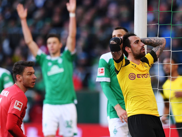 Borussia Dortmund afloja ante el Werder Bremen y deja escapar dos puntos