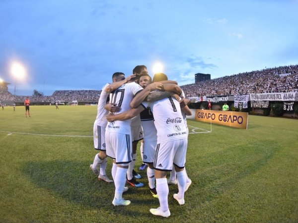 Un Rey implacable humilla camino a su trono y grita tricampeón