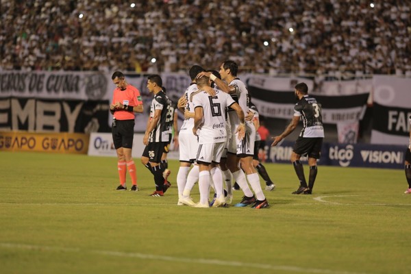 ¡Olimpia es tricampeón del fútbol paraguayo!