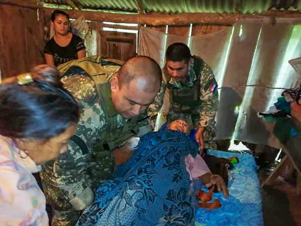 Rescatan a abuelita enferma en Horqueta