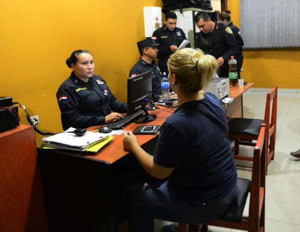 Seis colombianos, detenidos - Nacionales - ABC Color