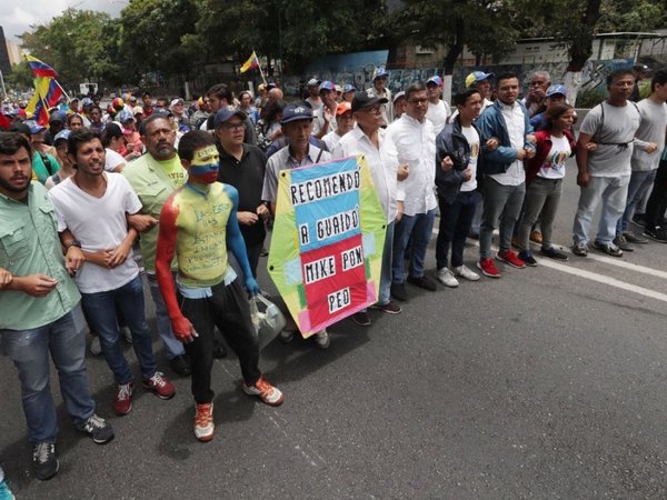 Los opositores volvieron a pedir en cuarteles cesar el apoyo a Maduro